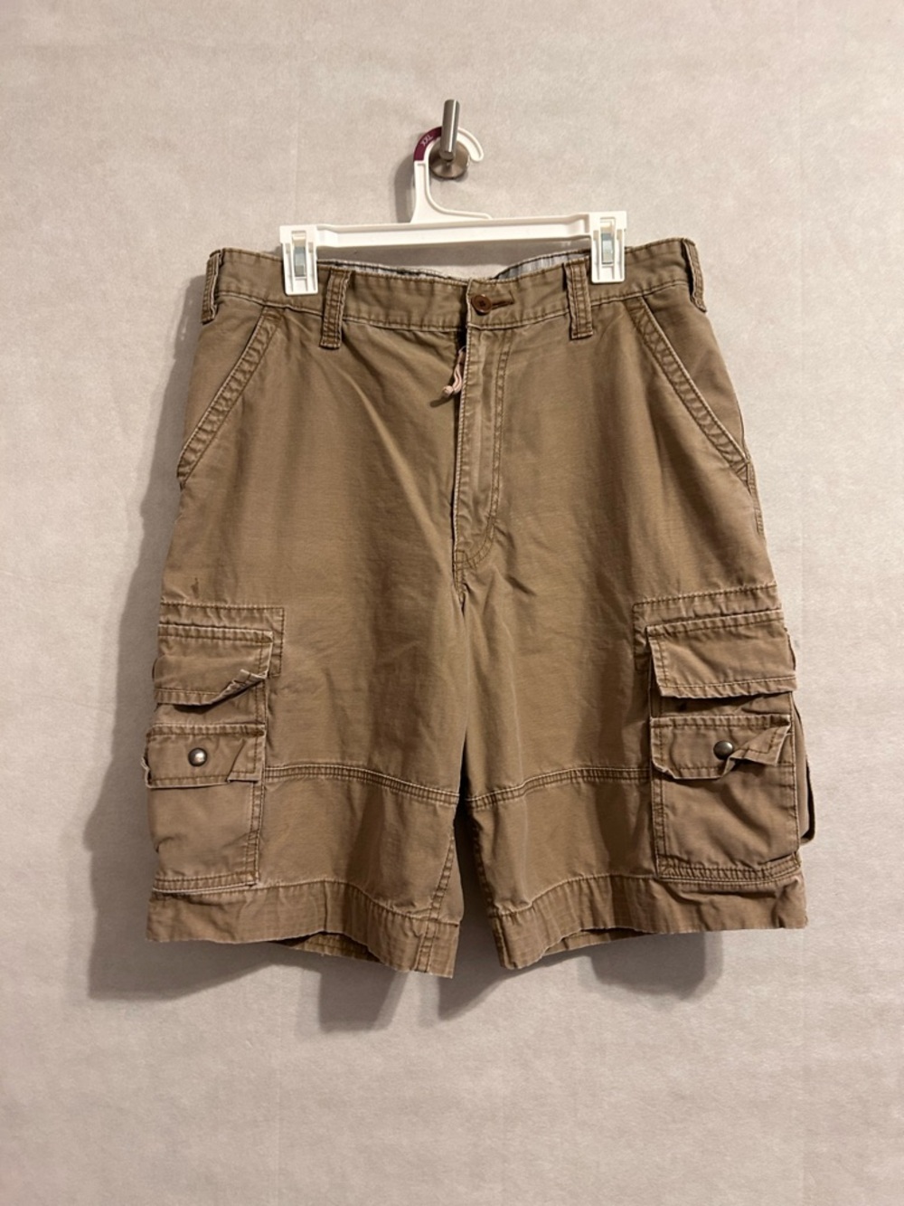 Levi's Brown Cargo Shorts with Utility Pockets 34W casual everyday hiking shorts